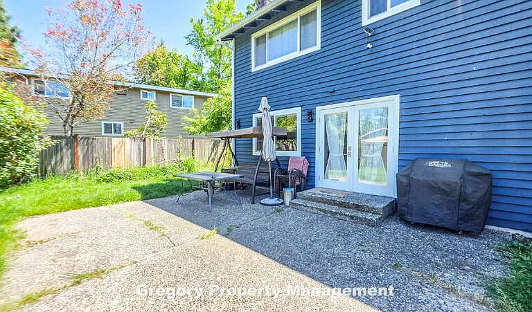 11204 NE 58th Pl — Photo 38
