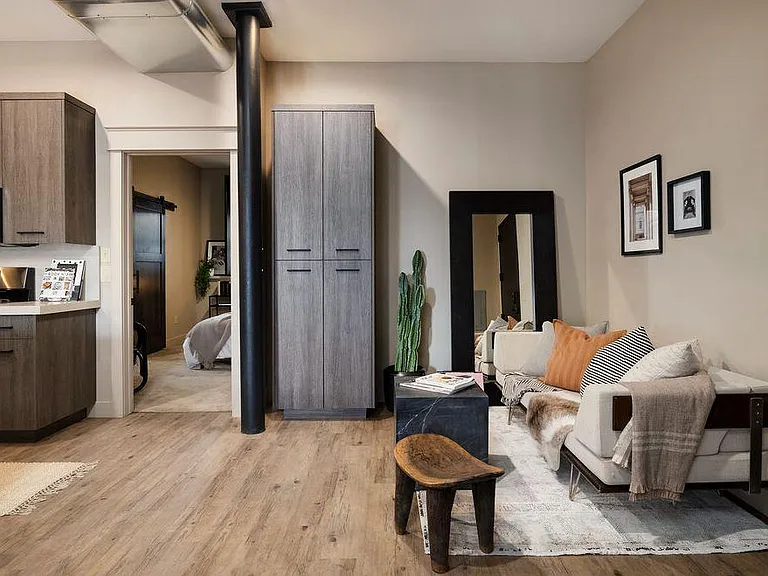 Salt Lake Costume Apartments — Photo 15