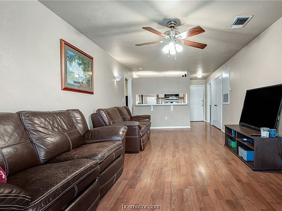 5th image of 523 Parkway #304