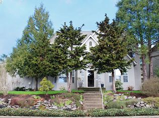 5875 Bay Point Dr, Lake Oswego, OR 97035