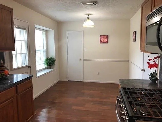 28814 Waltham St — Photo 13