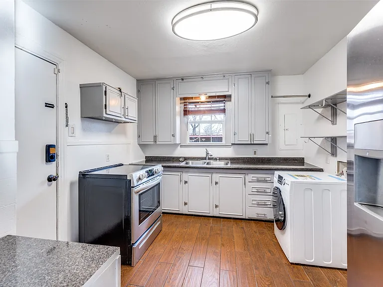 921 E Ramsey Ave — Photo 4