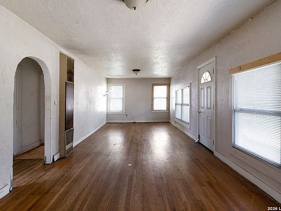 5th image of 231 ELM AVE