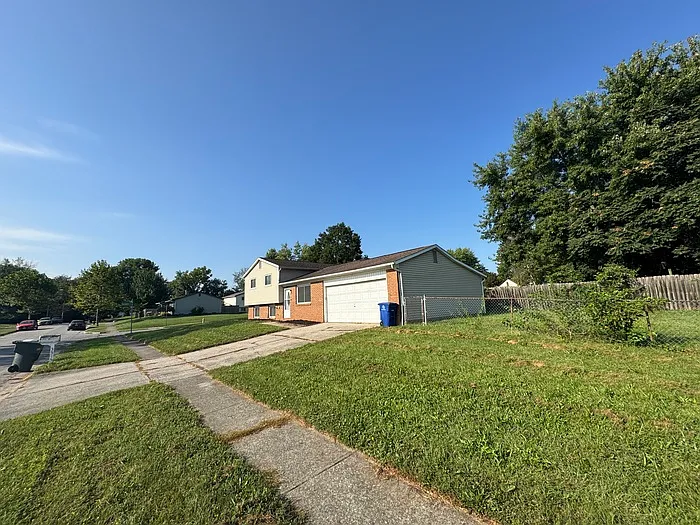 4 bed, 2.0 bath, 1366 sqft, $1,850 — Photo 3