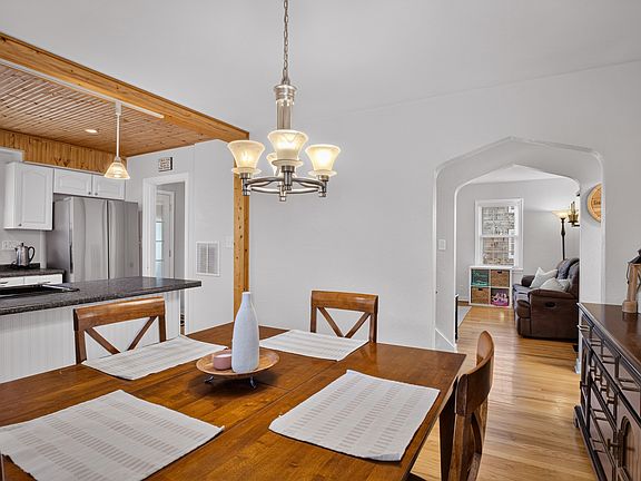 4th image of 302 Lindsay Rd