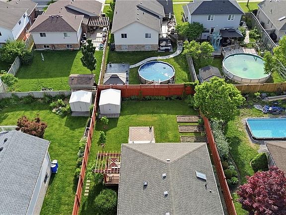 3rd image of 53 Edgewell Cres