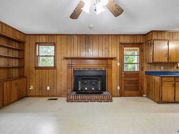3rd image of 8051 Upper Snake Rd