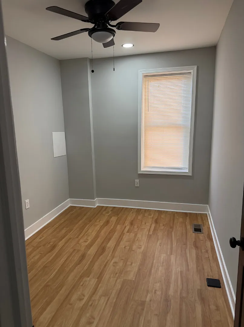 1628 Benhill Avenue $600 Available (Shared Bath) — Photo 3