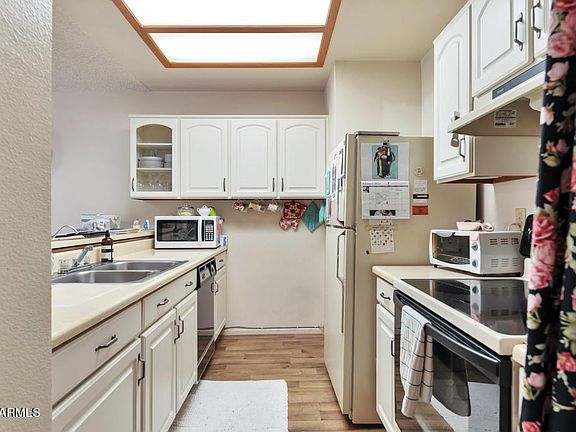 5th image of 7807 E Park View Dr