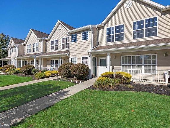 2nd image of 108 Redbud Ln