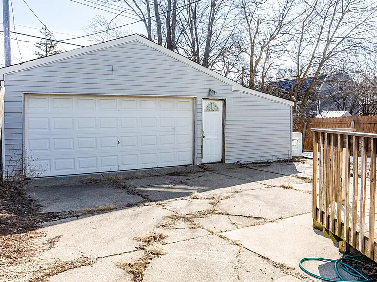 22582 Albion Ave — Photo 34