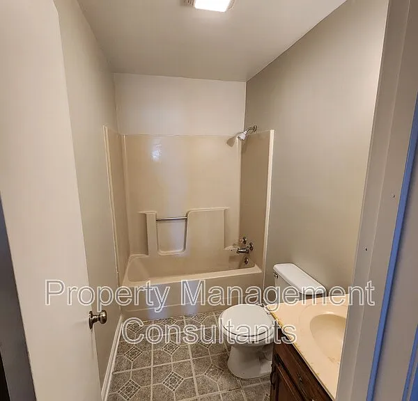 403 Austin Ave #B — Photo 6
