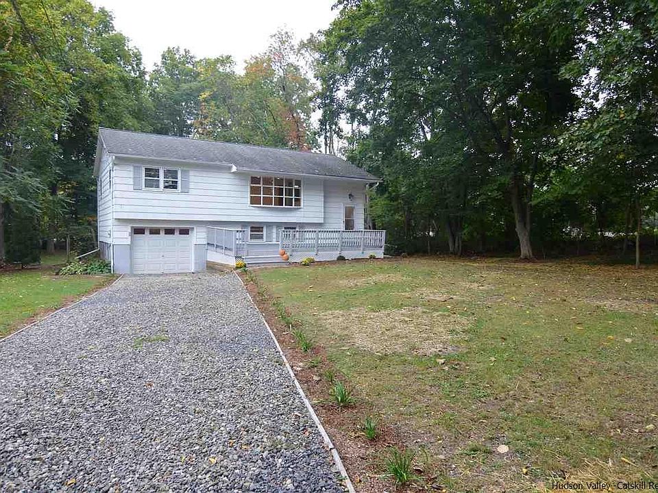1st image of 302 Cedar St
