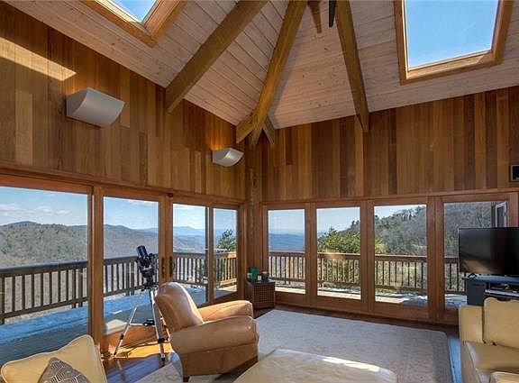 3rd image of 384 Saint Andrews Dr