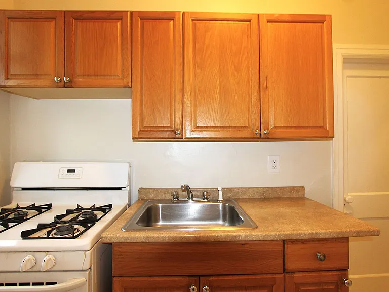 13-15 E Upsal St — Photo 10