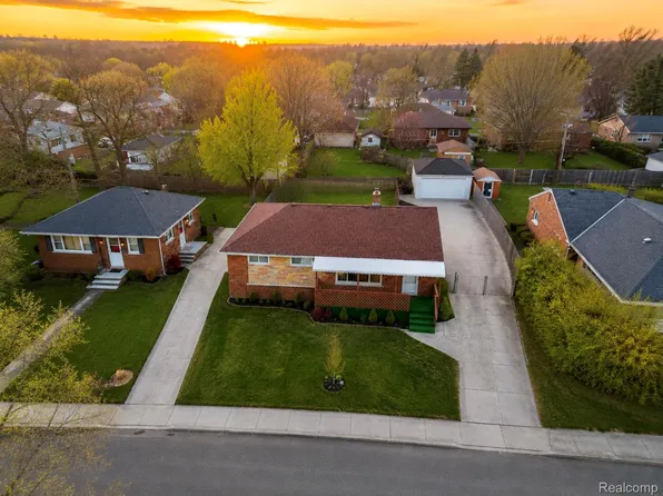 22111 Logue Ave, Warren, MI 48091