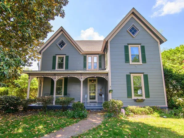 12 Joynes St, Onancock, VA 23417