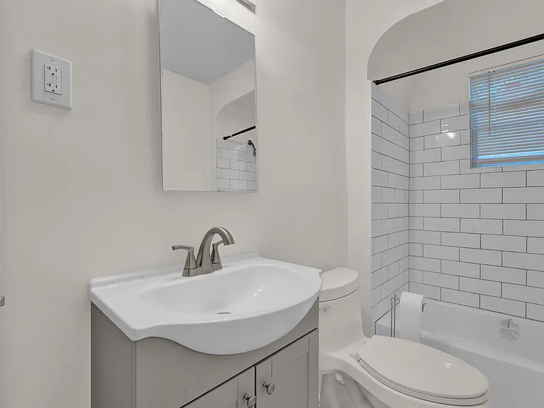 759 E Mallory Ave — Photo 12