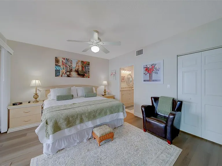 16700 Gulf Blvd #423 — Photo 24