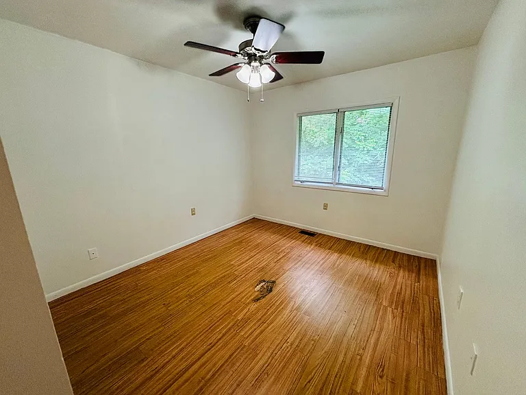 323 Shenandoah Cir — Photo 9