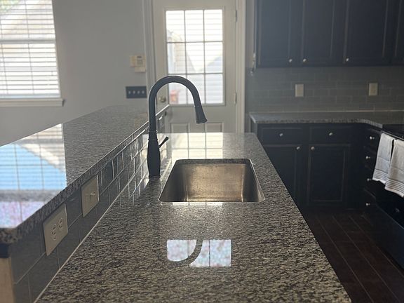 5th image of 596 Founders Park Dr W
