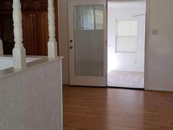 5th image of 805 Manhattan Dr