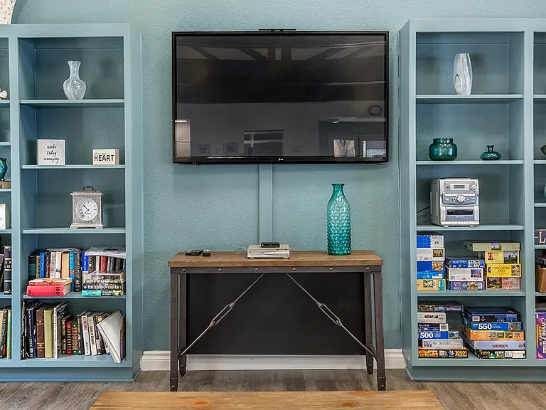 MODERN MEETS MAGNIFICENT
