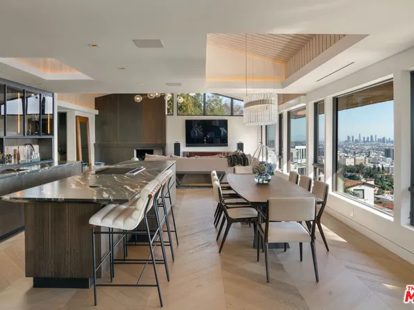 6918 Oporto Dr, Los Angeles, CA 90068