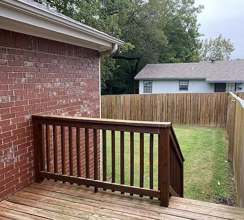 Deck - yard fenced on 2 sides only