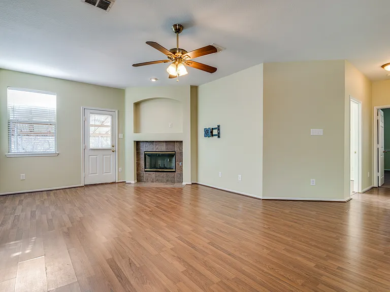 4214 Carrington Dr — Photo 6