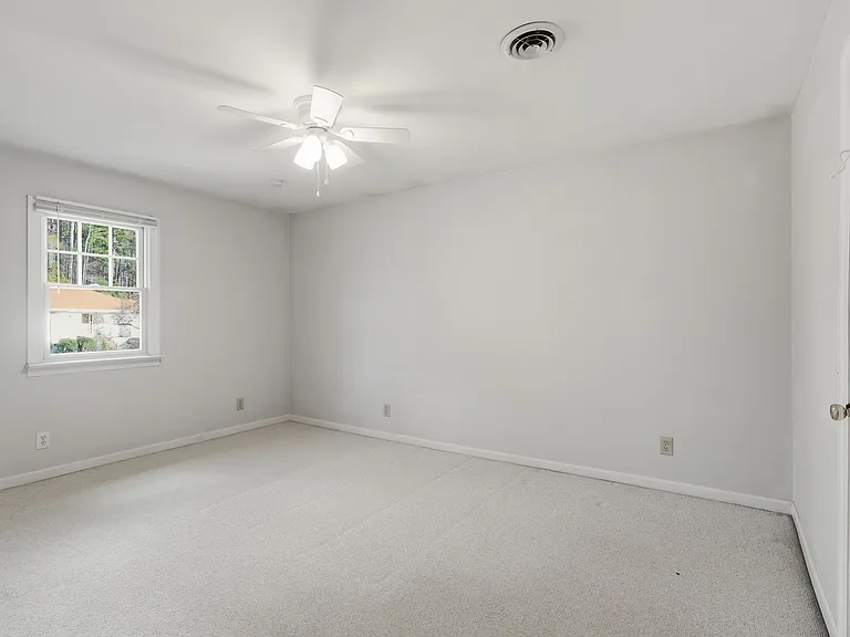 135 Sycamore St — Photo 17