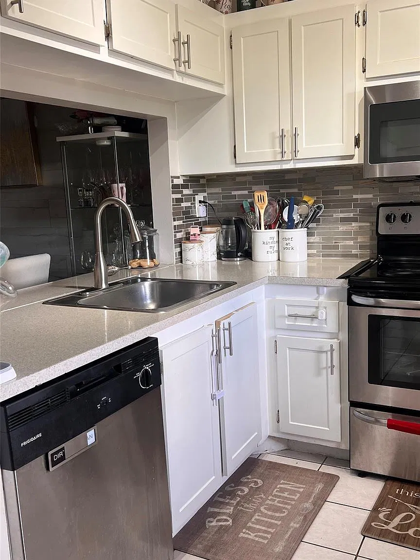 2 bed, 2.0 bath, 806 sqft, $2,300 — Photo 3