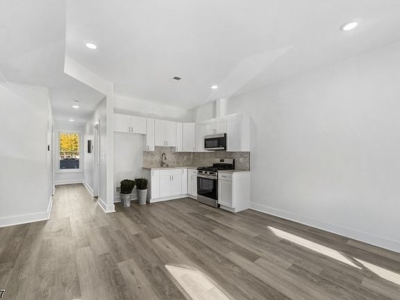 3rd image of 1119 Hampton Pl Floor 1