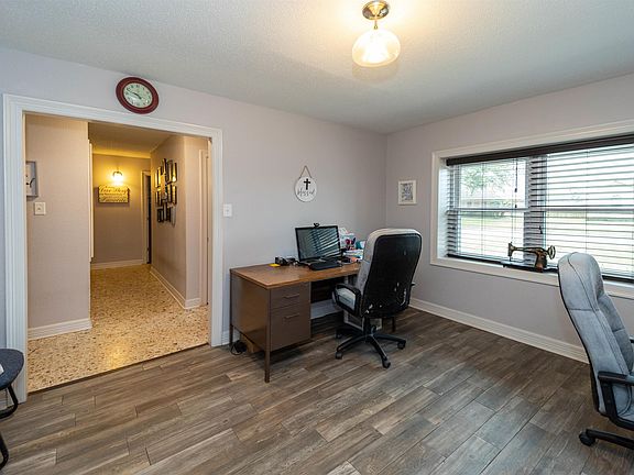 5th image of 2901 Oxford Dr