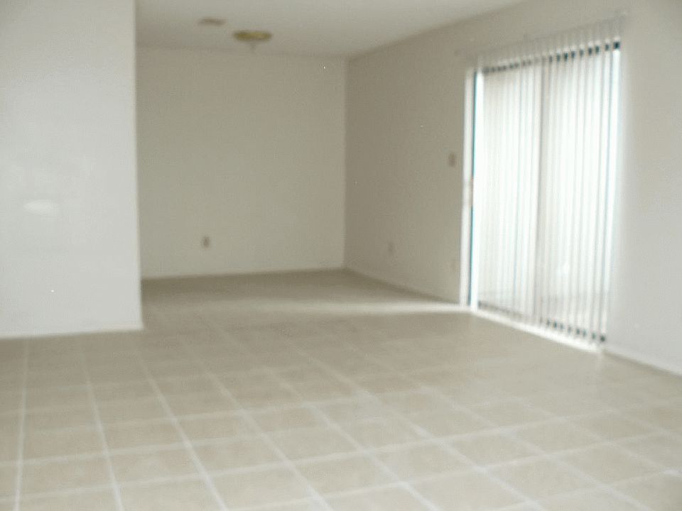 2nd image of 3371 Green Briar Cir APT A