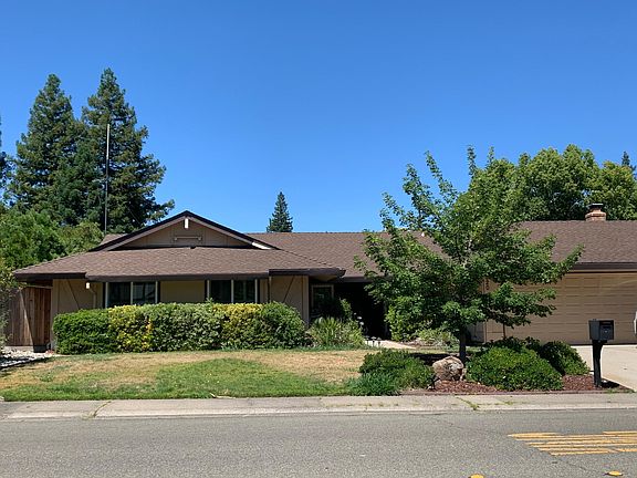 2nd image of 1420 Champion Oaks Dr
