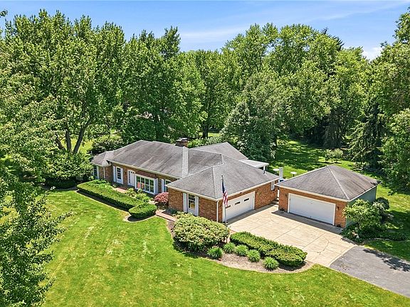 4th image of 65 Redfern Dr