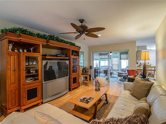3rd image of 163 Sunward Ave
