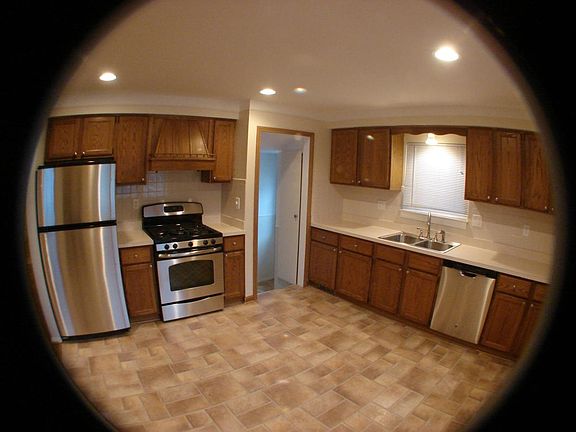 3rd image of 28004 Elba St