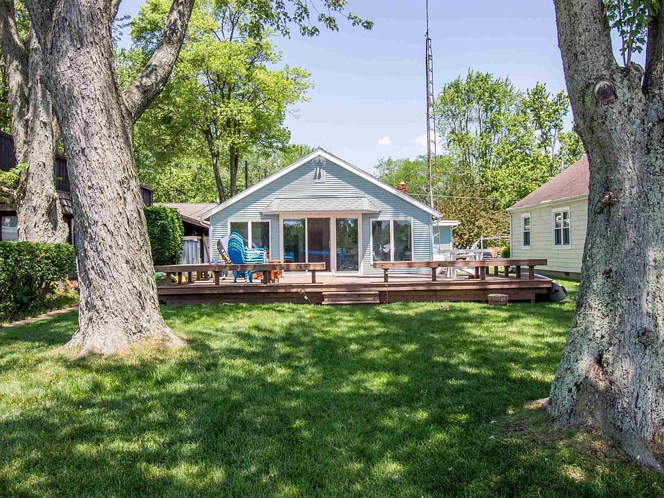 Charming Lake Tippecanoe Cottage