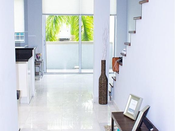 3rd image of 1060 Brickell Ave APT 211