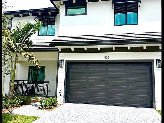2nd image of 1423 SW 23rd Street