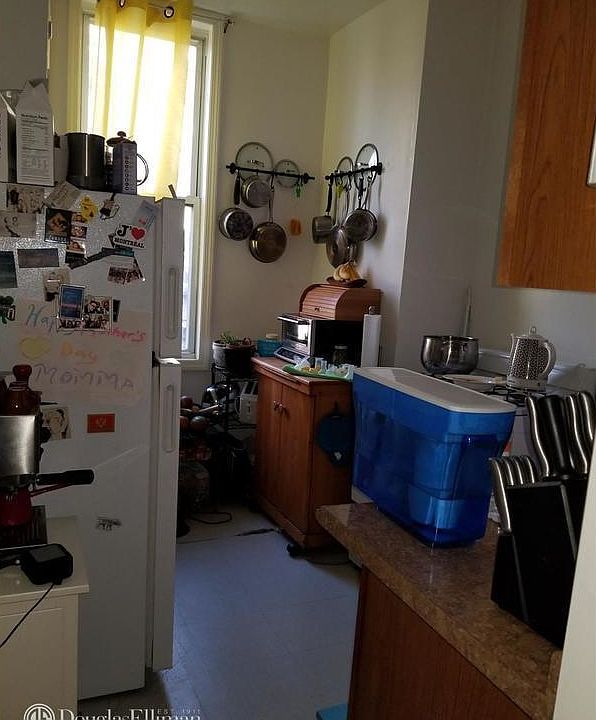 2nd image of 14 Clifford Pl APT 2R