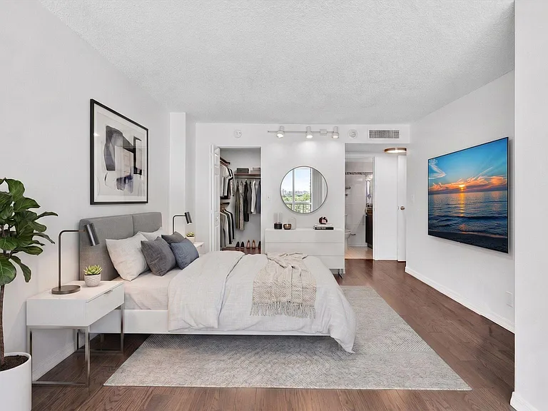2655 Collins Ave #1710 — Photo 25
