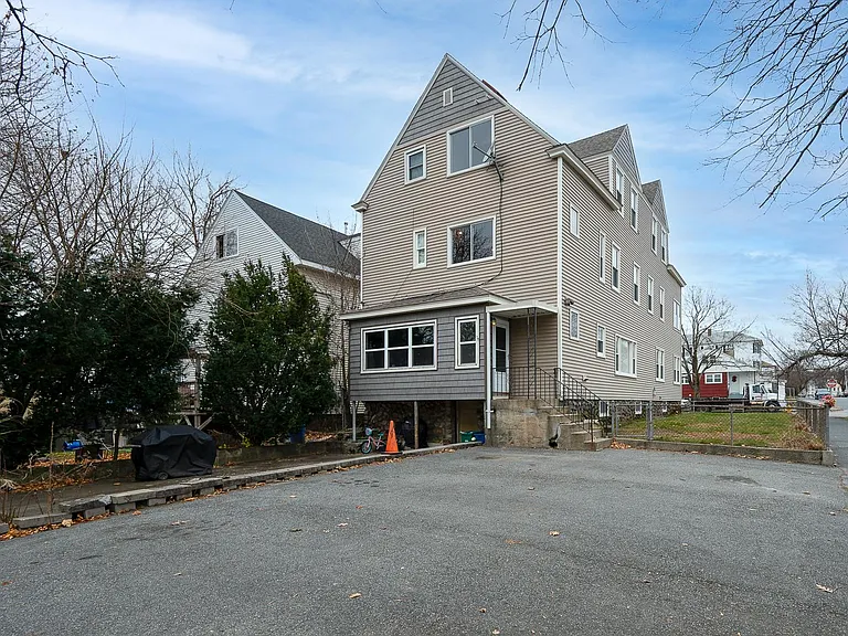 8 Bedford Ave #1 — Photo 2
