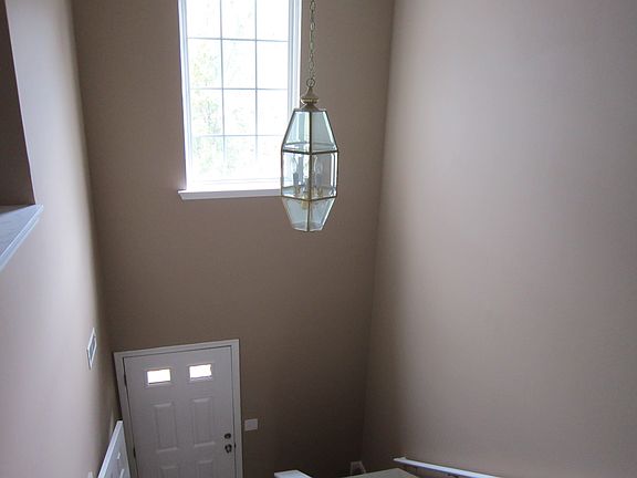 5th image of 711 Highcrest Dr