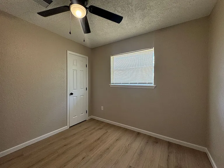 2420 NW 41st St — Photo 11