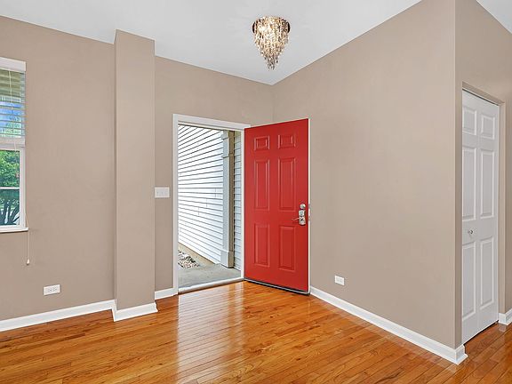 4th image of 2300 Claridge Dr