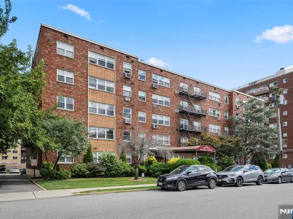 2200 Center Ave APT D1, Fort Lee, NJ 07024
