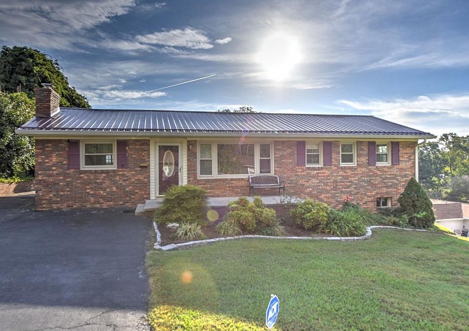 1st image of 905 Lane Dr